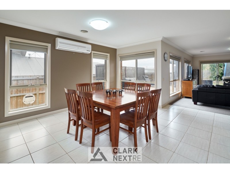 24 Willow Crescent, Warragul VIC 3820