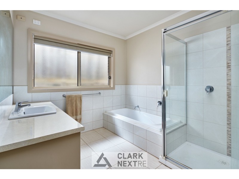 24 Willow Crescent, Warragul VIC 3820