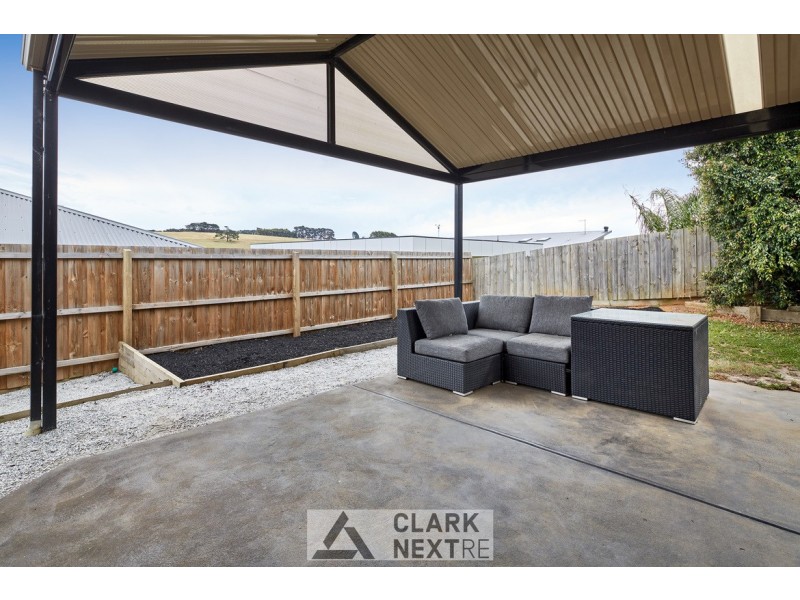 24 Willow Crescent, Warragul VIC 3820