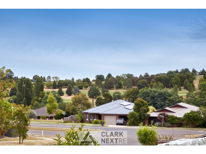 24 Willow Crescent, Warragul VIC 3820