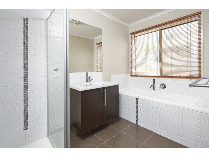 13 Vivian Court, Drouin VIC 3818