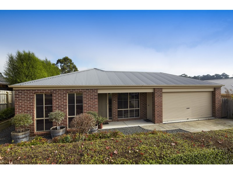 5 Lomandra Court, Drouin VIC 3818