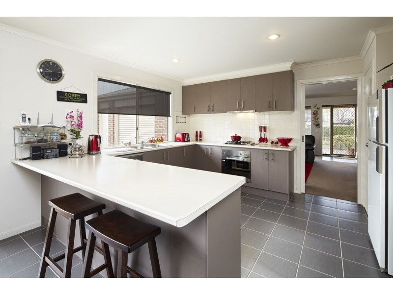 5 Lomandra Court, Drouin VIC 3818