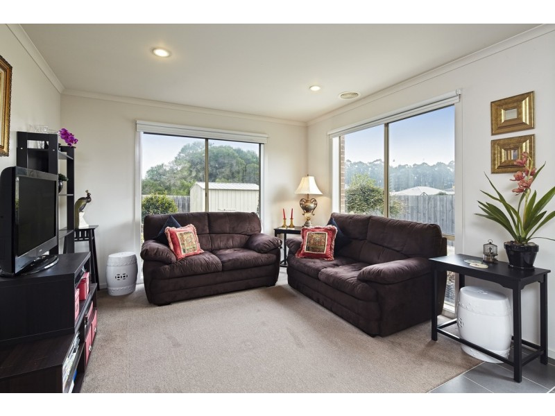 5 Lomandra Court, Drouin VIC 3818