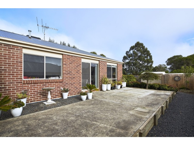 5 Lomandra Court, Drouin VIC 3818