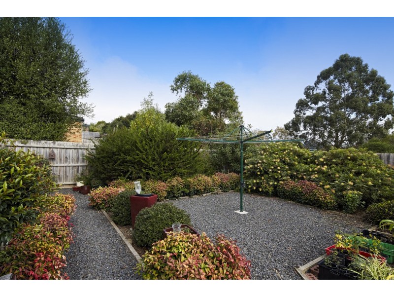 5 Lomandra Court, Drouin VIC 3818