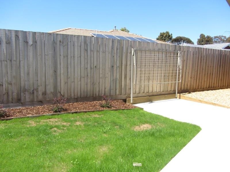 2/4 Albert Road, Drouin VIC 3818