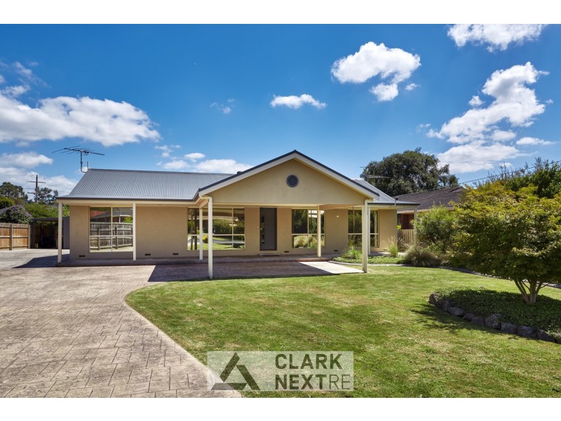 27 Edward Crescent, Trafalgar VIC 3824