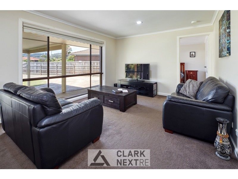 27 Edward Crescent, Trafalgar VIC 3824