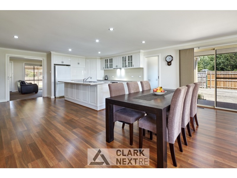 27 Edward Crescent, Trafalgar VIC 3824