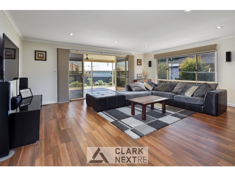 27 Edward Crescent, Trafalgar VIC 3824