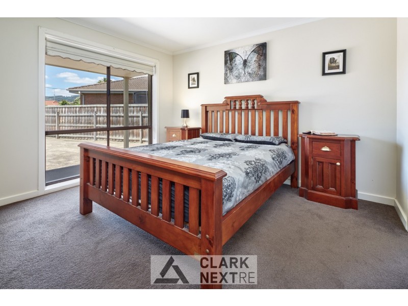 27 Edward Crescent, Trafalgar VIC 3824