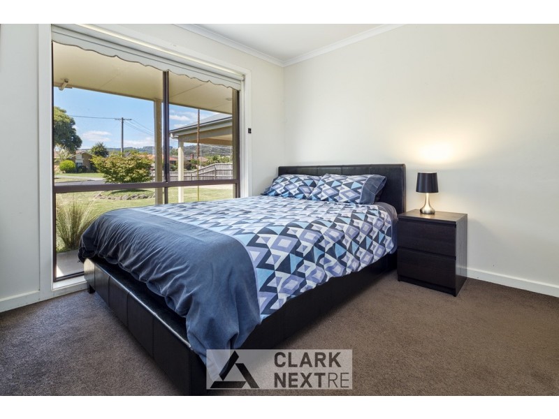 27 Edward Crescent, Trafalgar VIC 3824