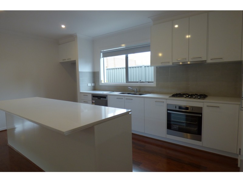 1/275a Princes Way, Drouin VIC 3818