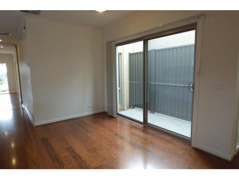 1/275a Princes Way, Drouin VIC 3818
