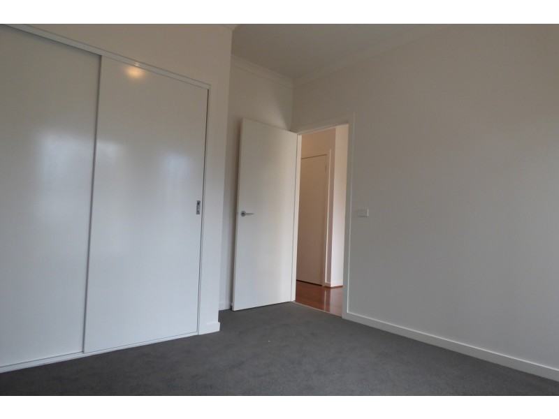1/275a Princes Way, Drouin VIC 3818
