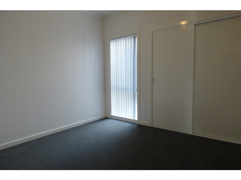 1/275a Princes Way, Drouin VIC 3818