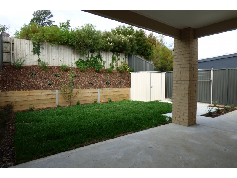 1/275a Princes Way, Drouin VIC 3818