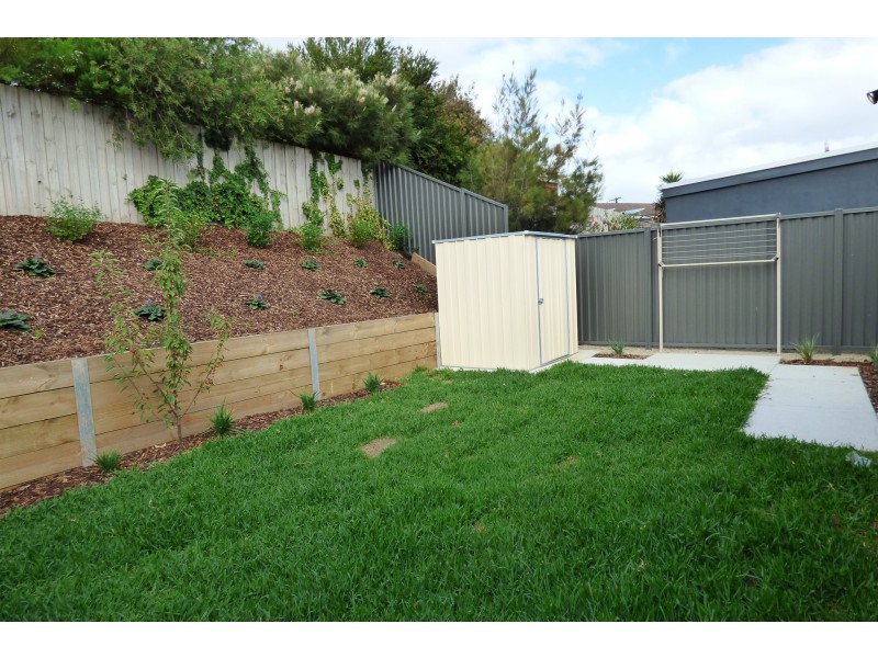1/275a Princes Way, Drouin VIC 3818