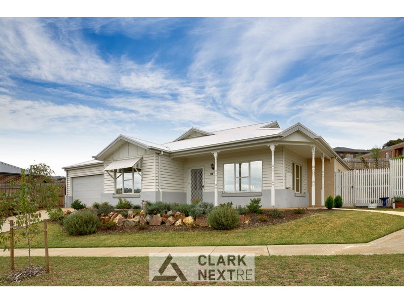 39 Manikato Drive, Drouin VIC 3818