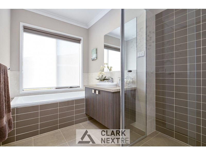 5 Warwick Way, Drouin VIC 3818