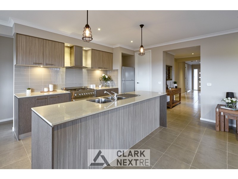 5 Warwick Way, Drouin VIC 3818