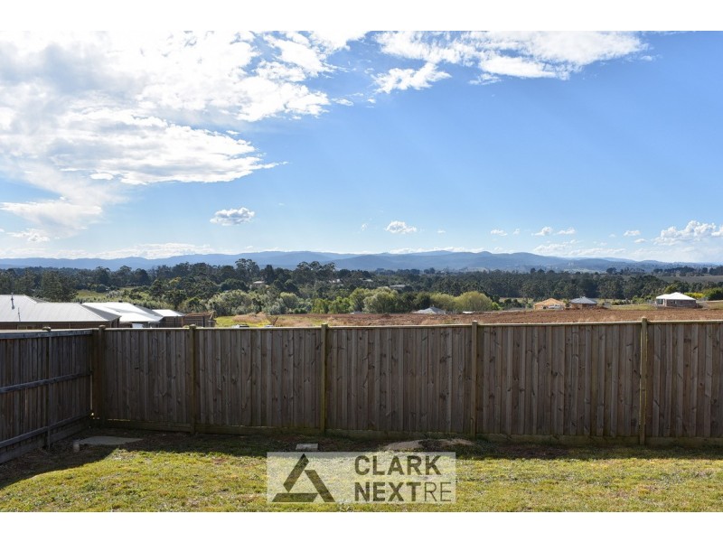 5 Warwick Way, Drouin VIC 3818