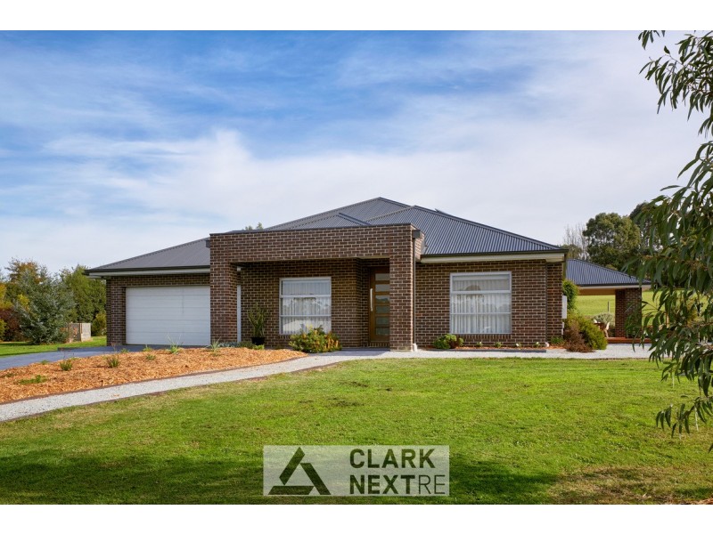 11 Nottingham Court, Drouin VIC 3818