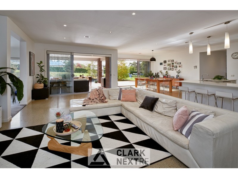 11 Nottingham Court, Drouin VIC 3818