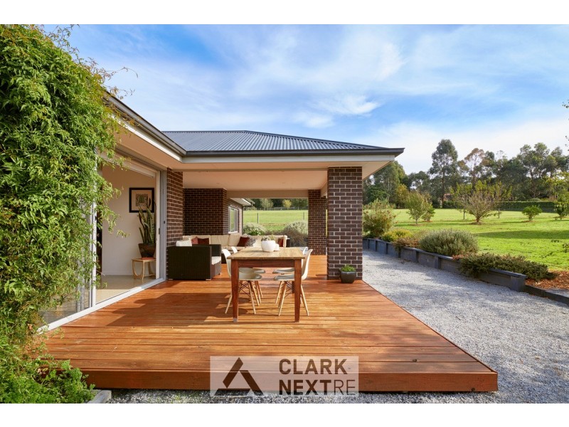 11 Nottingham Court, Drouin VIC 3818