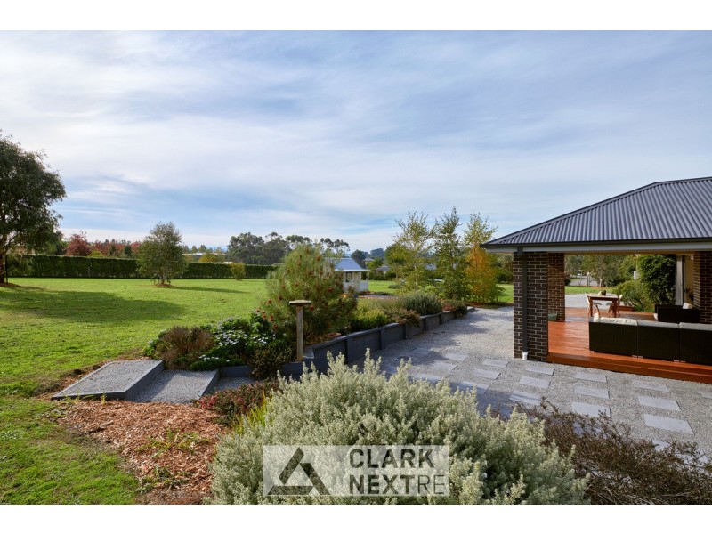 11 Nottingham Court, Drouin VIC 3818
