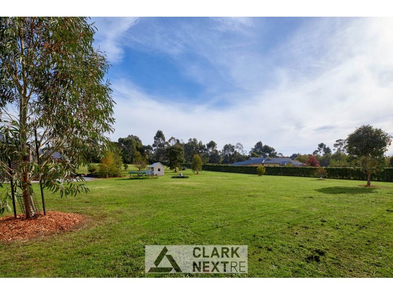 11 Nottingham Court, Drouin VIC 3818
