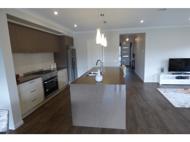 18 Sandstock Drive, Warragul VIC 3820