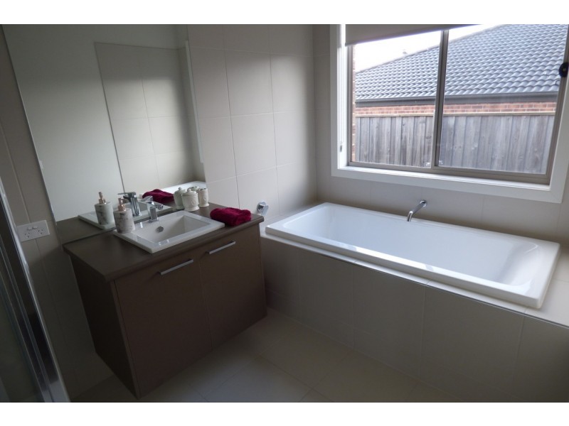 18 Sandstock Drive, Warragul VIC 3820