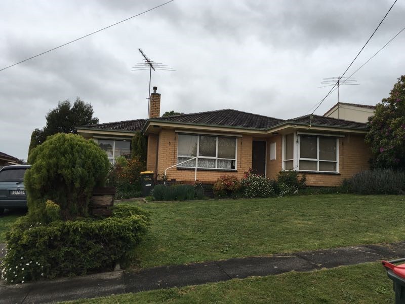 8 Charles Street, Drouin VIC 3818