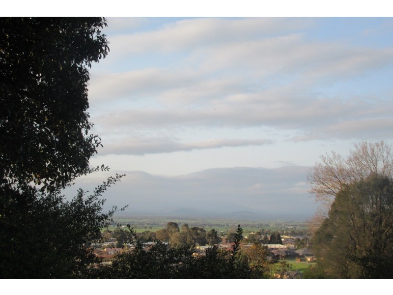 8 Slatters Road, Trafalgar VIC 3824