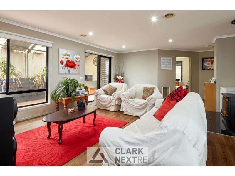 12 Walker Drive, Drouin VIC 3818