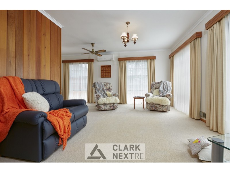 25 Johnson Avenue, Drouin VIC 3818