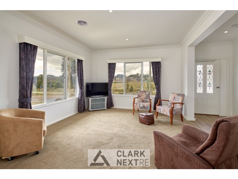 39 Manikato Drive, Drouin VIC 3818