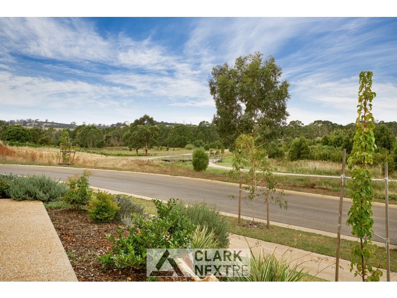 39 Manikato Drive, Drouin VIC 3818