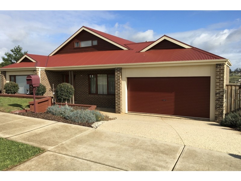 98 Jackson Drive, Drouin VIC 3818