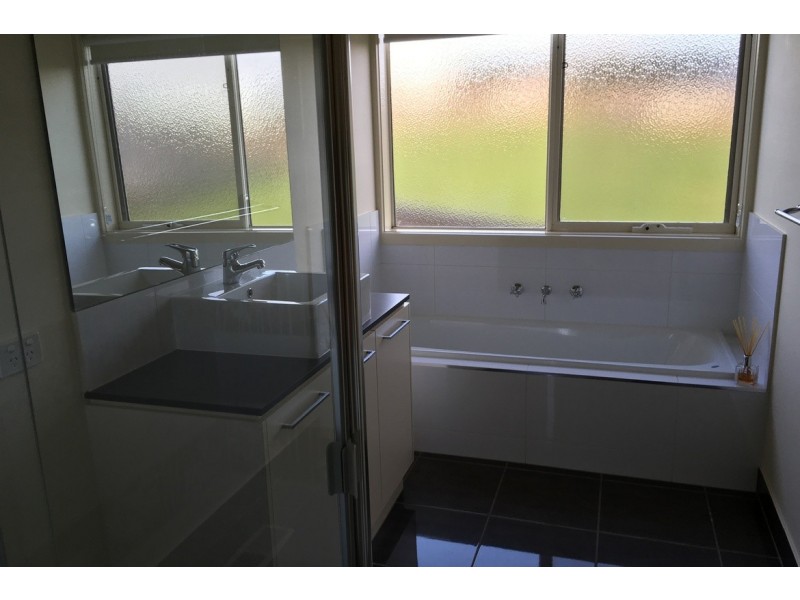 98 Jackson Drive, Drouin VIC 3818