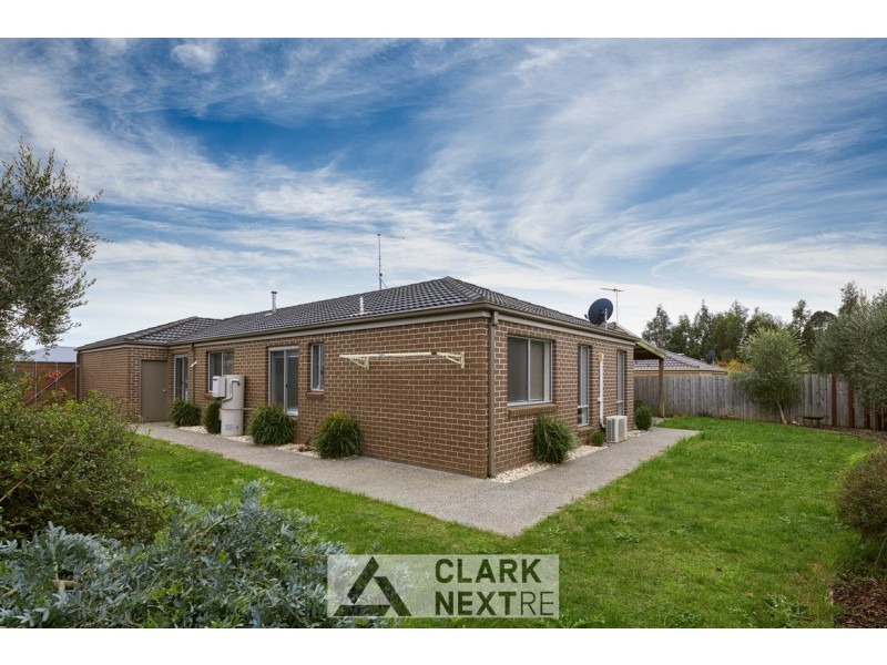 14 Harmon Drive, Drouin VIC 3818