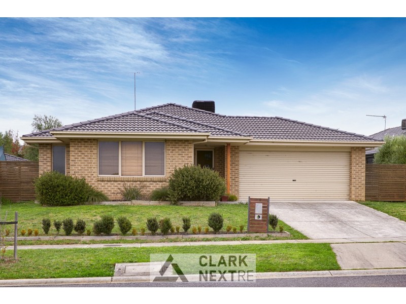 19 Harmon Drive, Drouin VIC 3818