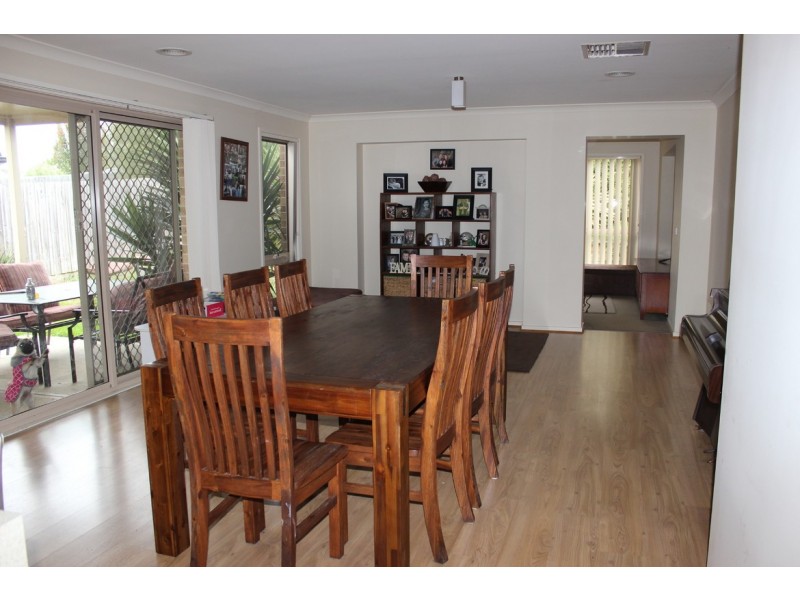 19 Harmon Drive, Drouin VIC 3818