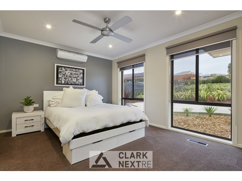 5 Cameron Court, Drouin VIC 3818