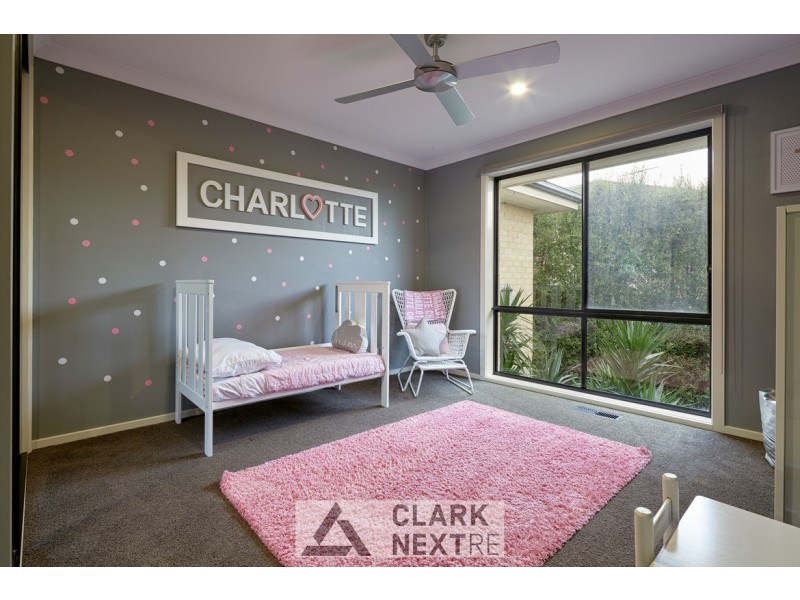 5 Cameron Court, Drouin VIC 3818