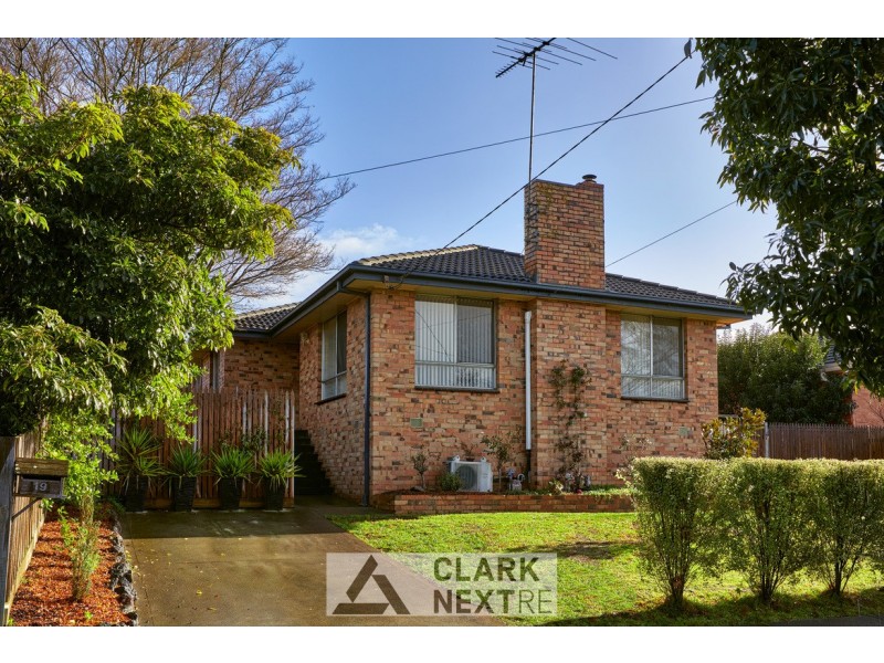 19 Sinclair Street, Warragul VIC 3820