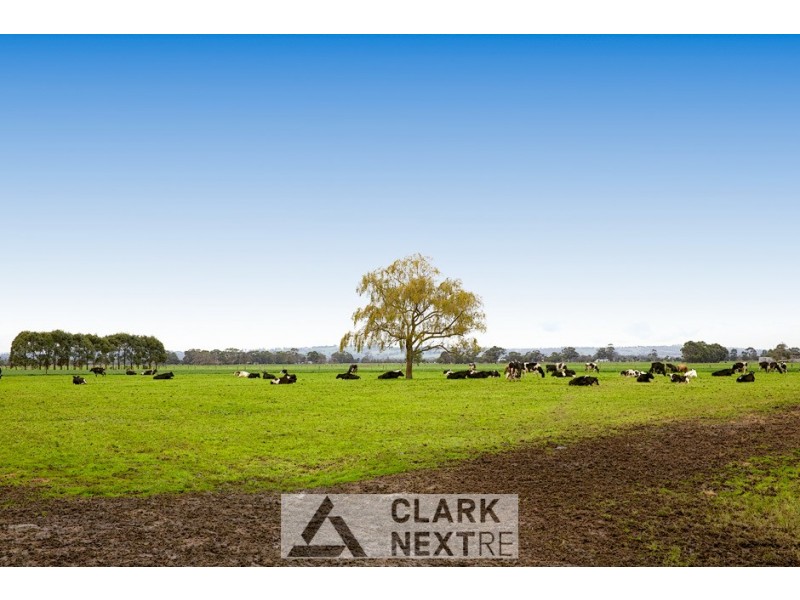 C A 135 Temby Road, Iona VIC 3815