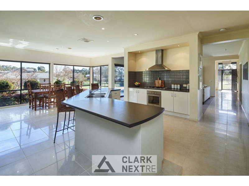 14 Hague Court, Drouin VIC 3818